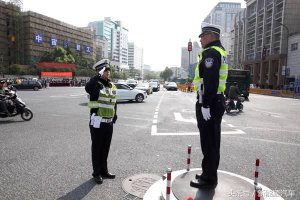 以下5种路面标线必须认出来,以防自己驾照分不