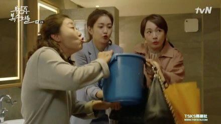 一出不正经的中年女子复仇剧!超过《当你沉睡