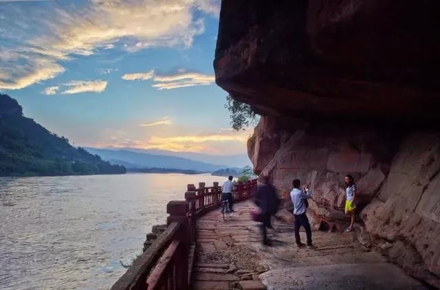 比都江堰还牛！成都南边这个小城，美景美食冷门到极致，1.5h到！