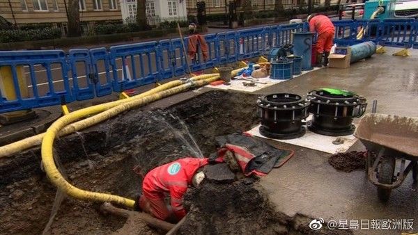 伦敦供水管道爆裂闹水荒:商店里所有瓶装水销售一空