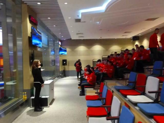 走进摇奖室 观摩双色球 全国彩民代表走近双色球