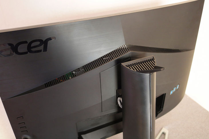 畅快游戏专业才好-Acer暗影骑士电竞曲面显示