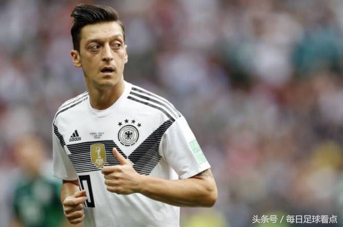 留给德国队的时间不多了,卫冕冠军首场比赛输