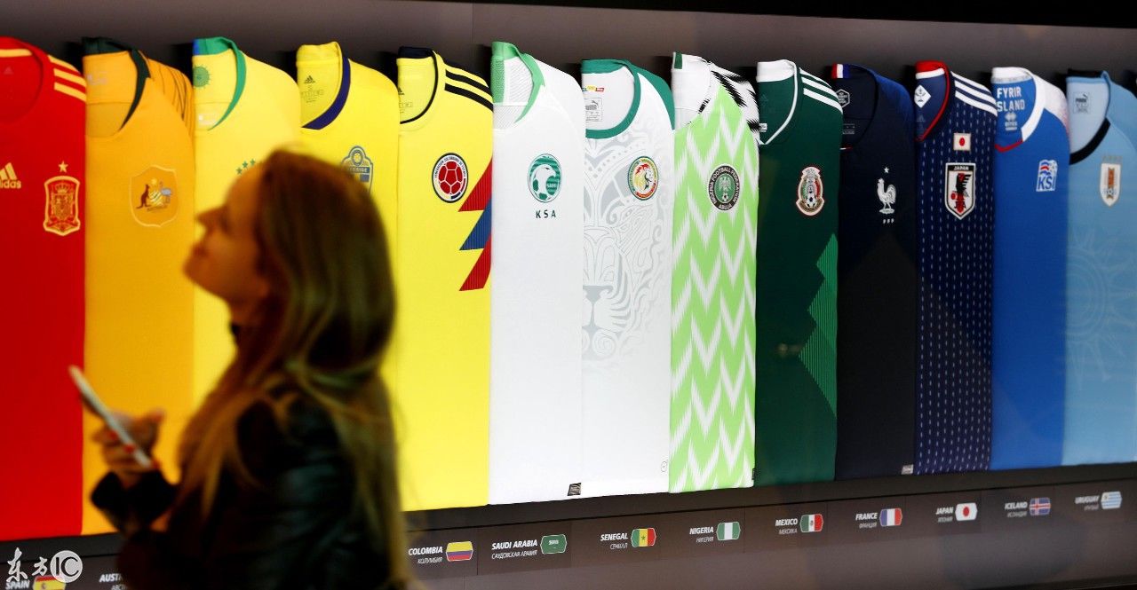 俄罗斯世界杯即将开赛,参赛队球衣冠军奖杯受