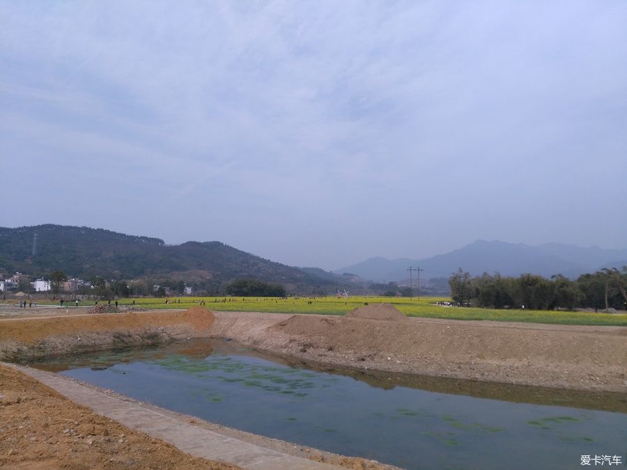 2018年春节粤北韶关赏花，火山上的油菜花 。