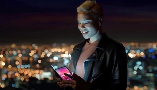 三星可折叠手机GalaxyF\/X曝光 10GB内存+后置