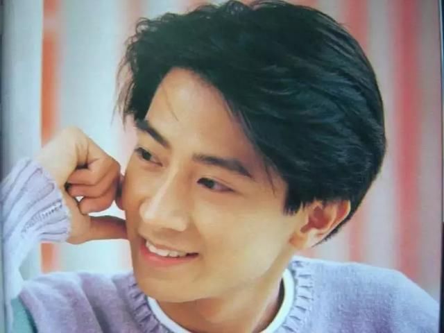 帅过林志颖,因不愿唱日文歌被封杀,娶小8岁娇