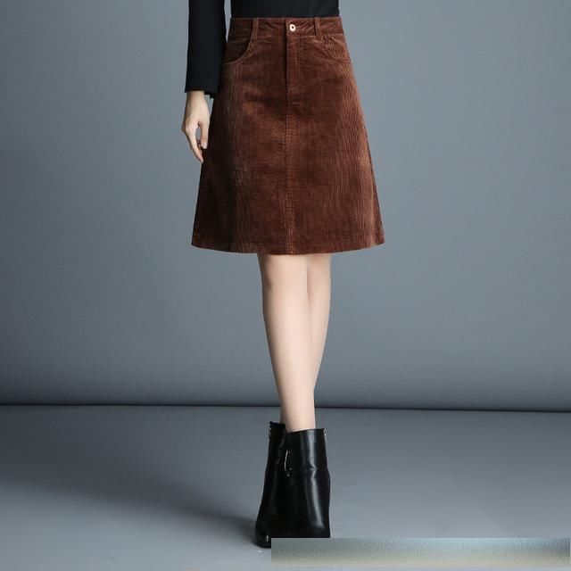 小短裙,红嘴唇,搭毛呢儿,40岁女人也能撑起的时