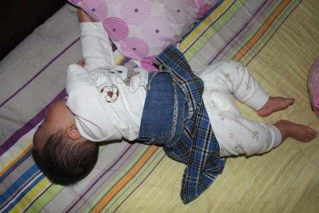1岁宝宝走路呈欠脚姿势,就因5个月开始妈妈过