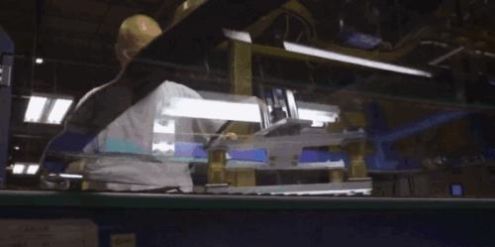 一个中国“网红”带领美国下岗工人再就业 惨遭反咬 然后……