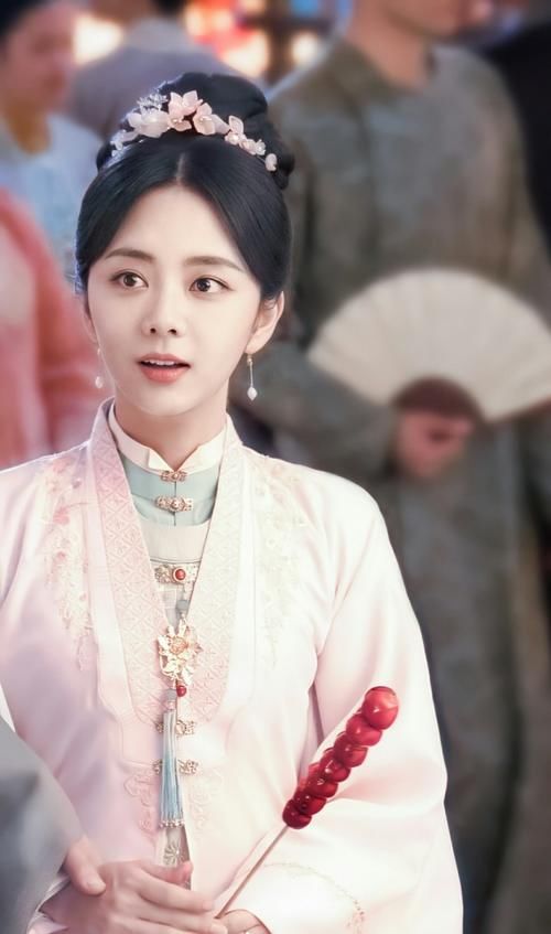 这么多松果，却只有一串冰糖葫芦，谭松韵：锦心似玉里好多，管够