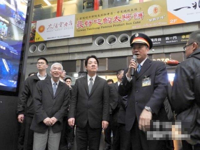 台“交长”随赖清德检查春运频打瞌睡：难免的，我得靠这保命