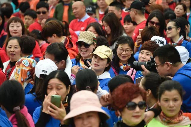 5000人一起徒步看樱花？！人从众，花美，人更美！