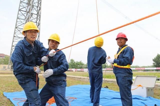 世界首次1100千伏带电作业模拟试验成功