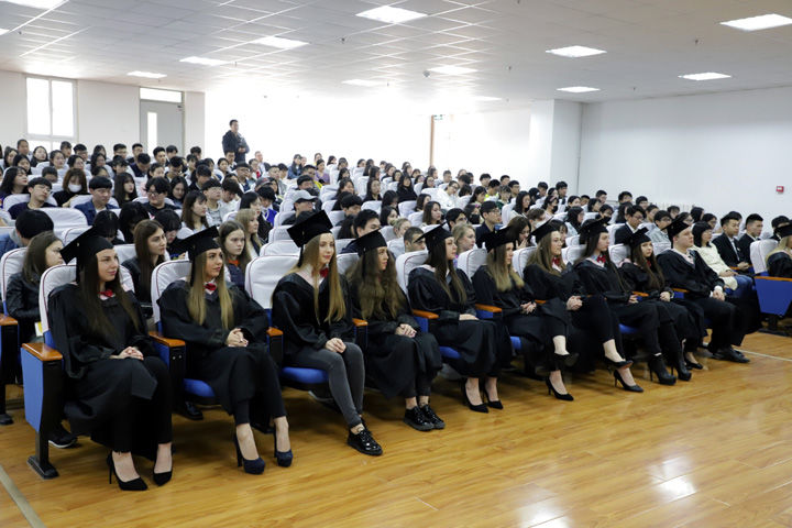 青岛滨海学院中俄2+2双文凭项目首批留学生顺