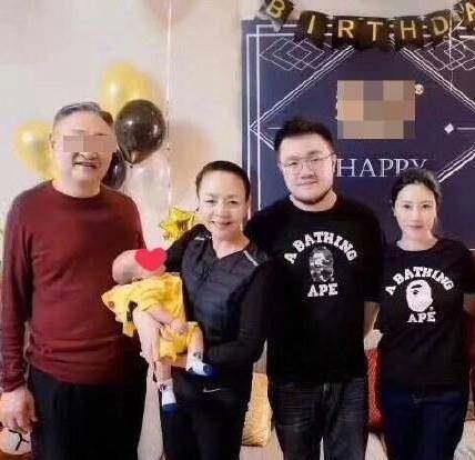 宋丹丹当奶奶了,网友晒出巴图媳妇生孩子满月