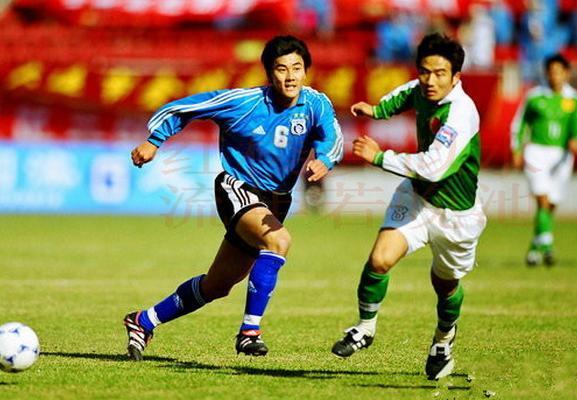 史上今天 00年甲A首轮张恩华梅开二度大连实