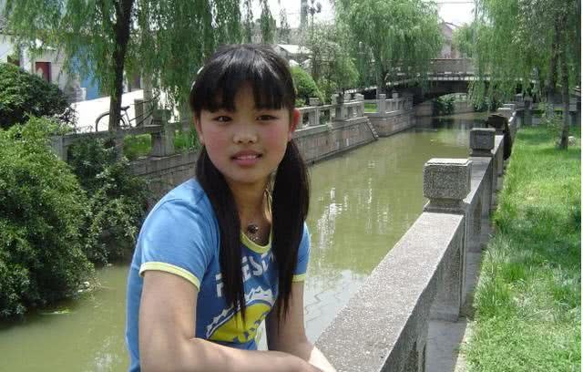 汪峰章子怡打扮初中小苹果,十四岁放养a初中越女孩图片女儿遭舔胸图片