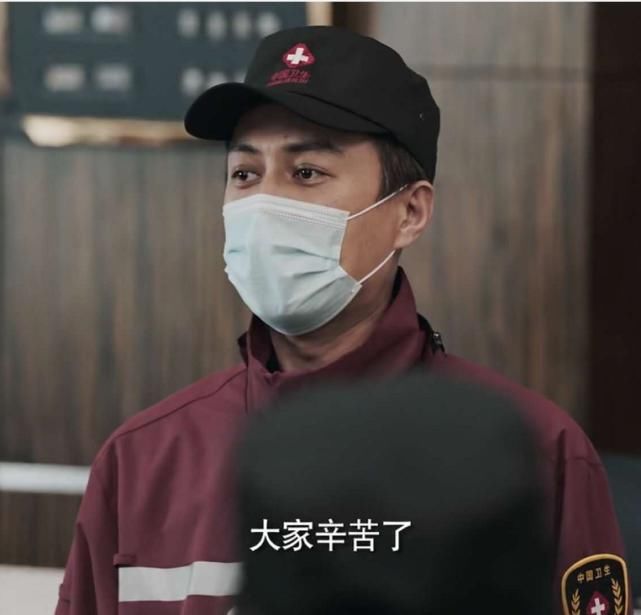 多棱面的靳东,与病友医护人员《在一起》,呈现方舱美好乐观精神