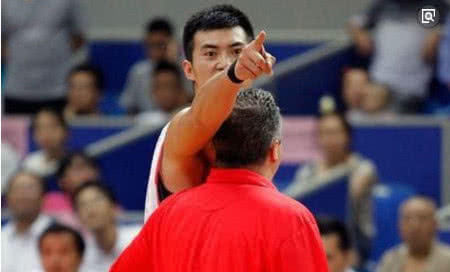 中国男篮打架最狠的是谁?这位拳王一出手球