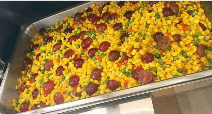 细数大学食堂里的奇葩饭菜,网友:看完这些顿觉之前见过的“黑暗料