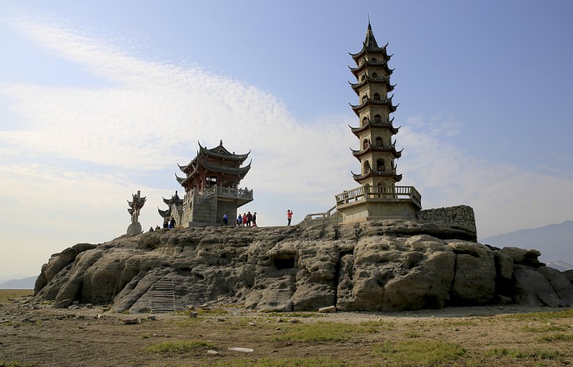 江西有座古建筑，夏天沉没水底，冬天才露出来