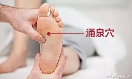 蹲下时突然起立，眼前模糊眩晕，一会又恢复，是贫血还是低血糖？