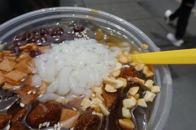 去成都旅游,晒出15元一碗的冰粉被重庆朋友鄙