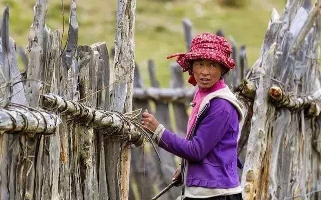 国家地理赞她为“最富有美景的村庄”：被6条冰川包围简直美爆了