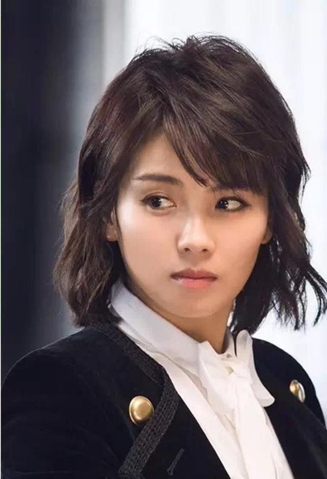 郑爽化身煎饼西施 鹿晗成为足球教练,明星都爱