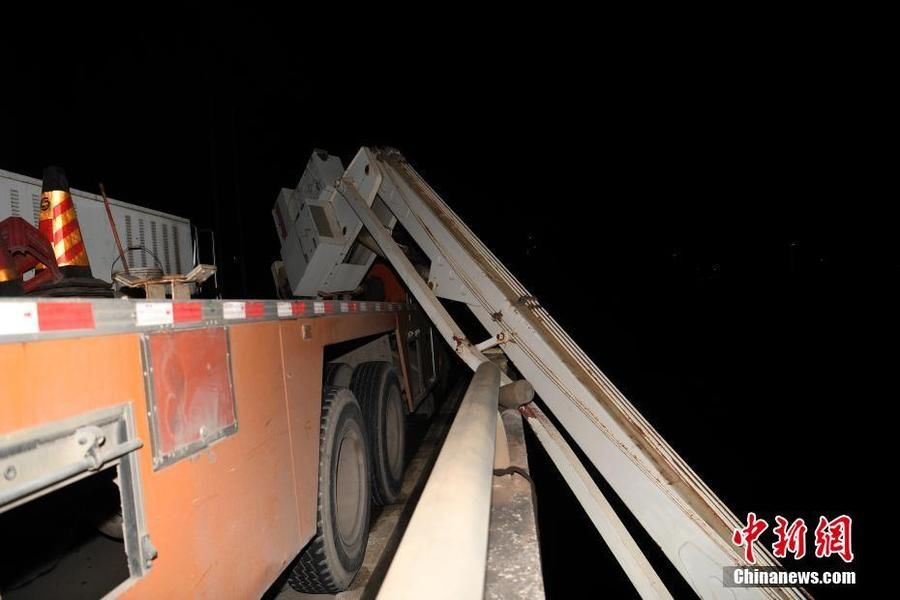 南宁桥梁例行检测时3名检测员坠江 遗体全部搜