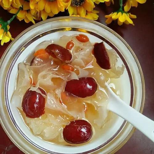 银耳和什么一起煮比较好?现在清楚还不晚_【