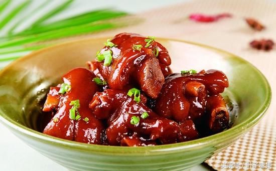 猪脚怎么去掉里面的腥味 t015301eed17237b5d8.jpg