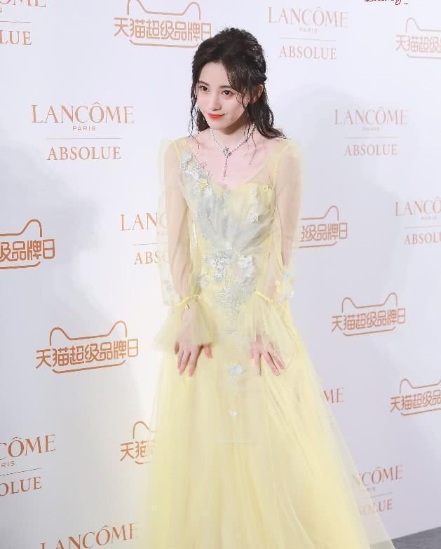 鞠婧真不愧是美女仙女,一件仙女裙犹如千年碧美女草图片