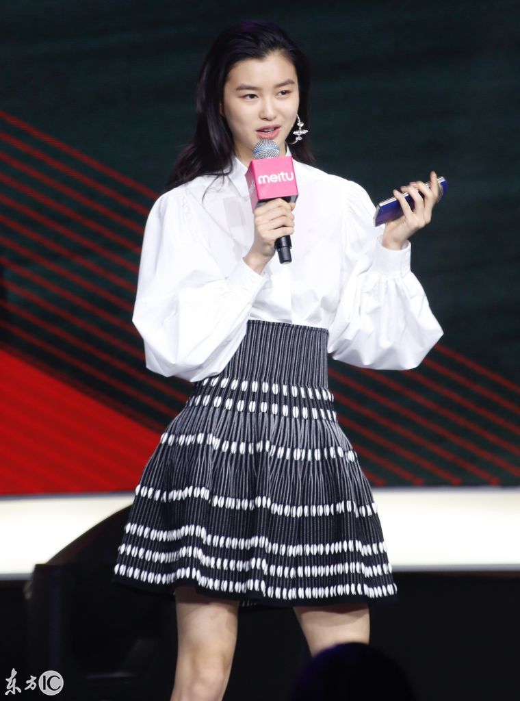 Angelababy出席美图手机发布会 Angelababy竟