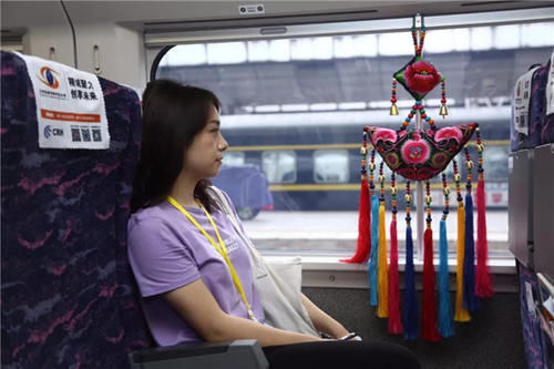 一路向西!昆明到大理动车时速200公里 票价和