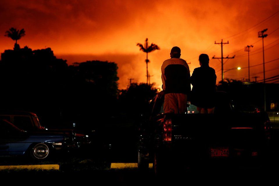 美国夏威夷基拉韦厄火山进入新阶段 现场如末日降临