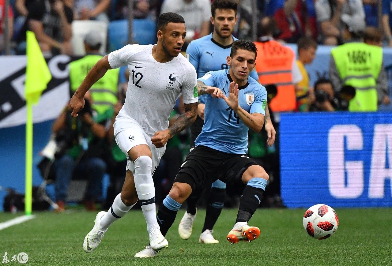 世界杯1\/4决赛 法国球员和主教练德尚在战胜乌