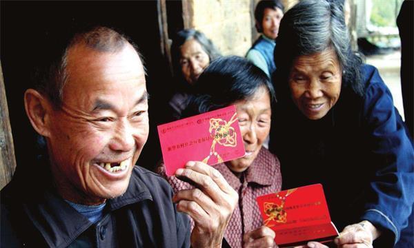 5月份社保的3个好消息,关于养老金和提前退休