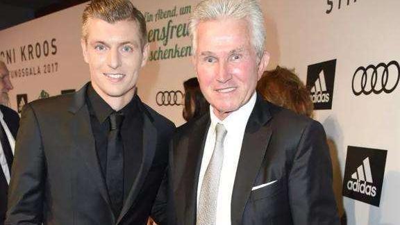 为什么当年一向不做赔本买卖的拜仁, 把克罗斯