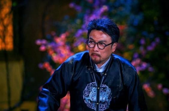 与郑少秋相差2岁,早期红过周润发刘德华,一波