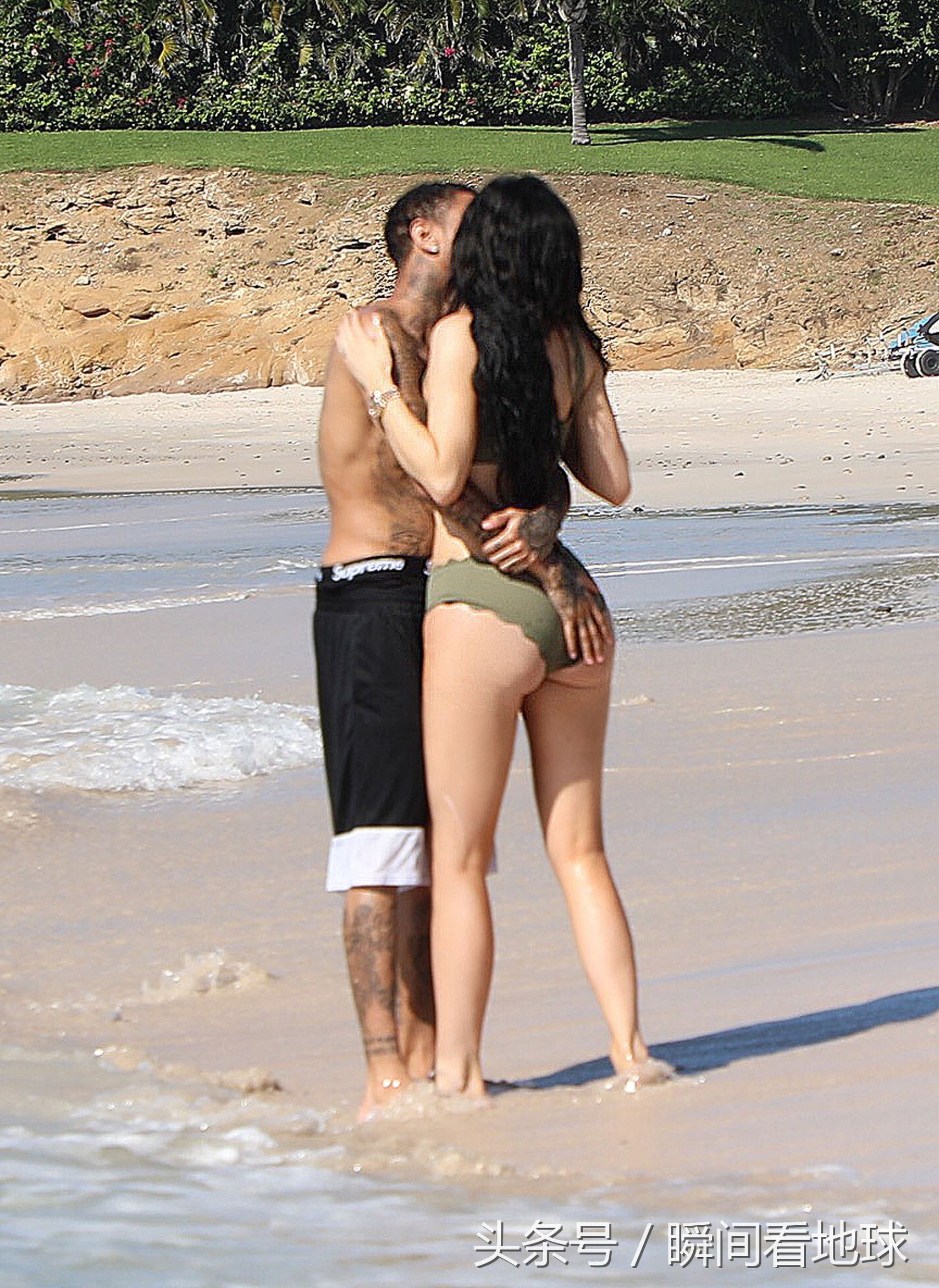 美国网红名模和男友墨西哥度假,19岁的她青春