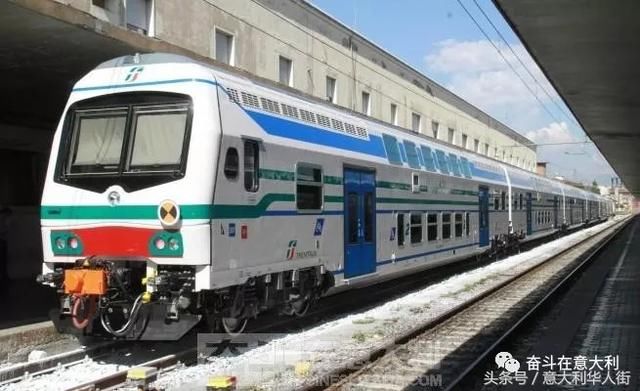 意大利中学生坐火车逃票 为躲查票员跳下行驶