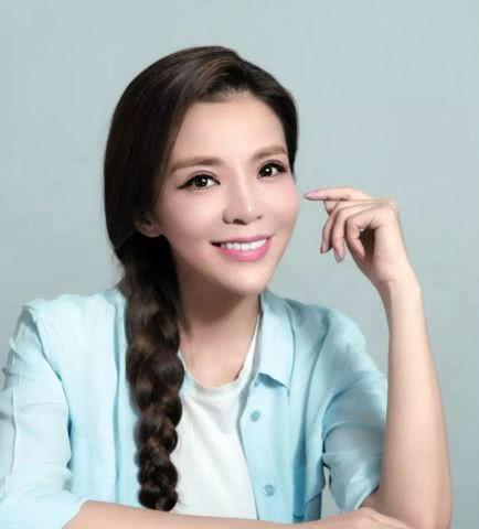 著名央视女主持人,曾远超董卿、朱迅,却因一个