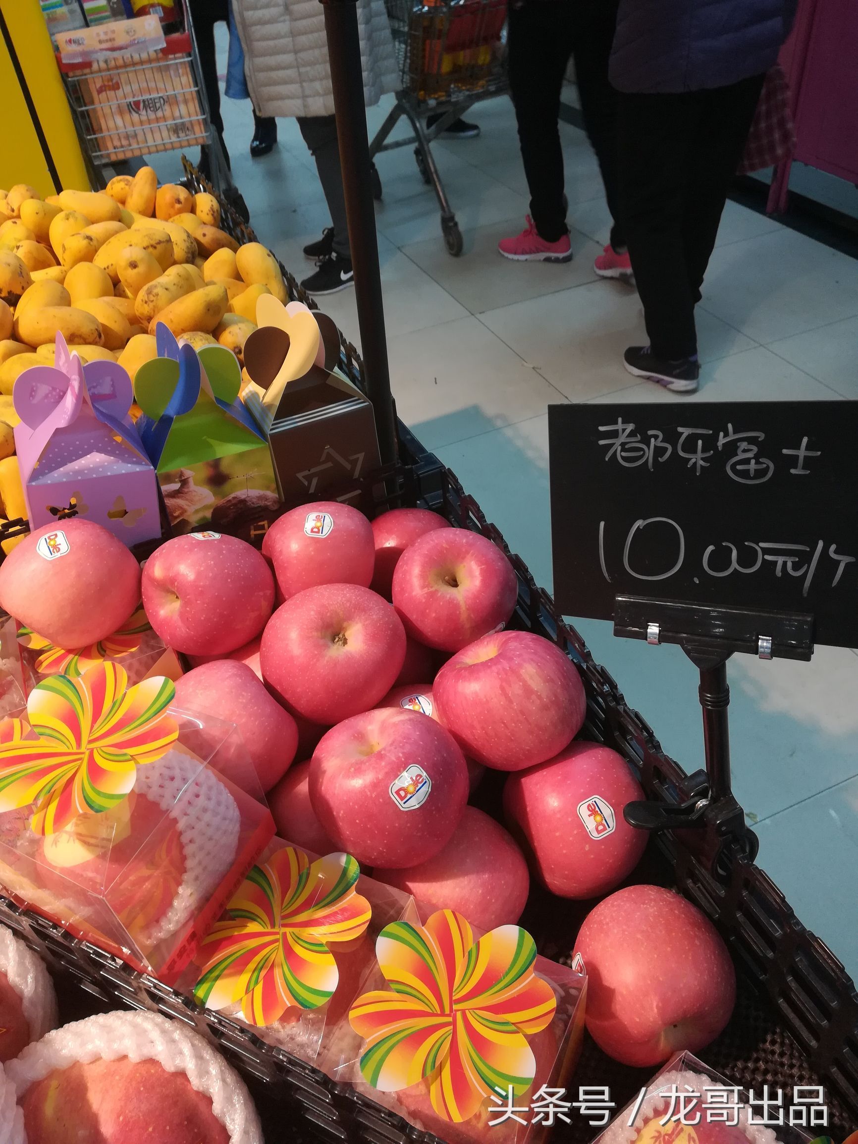 平安夜圣诞节要吃平安果,苹果30块钱一个,你会买吗?