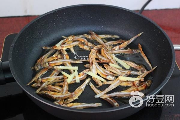 初夏之味开胃下饭菜，韭菜炒河鱼干