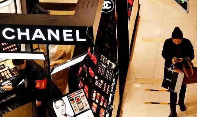 中国将大幅降低日用品进口关税!但代购和海外