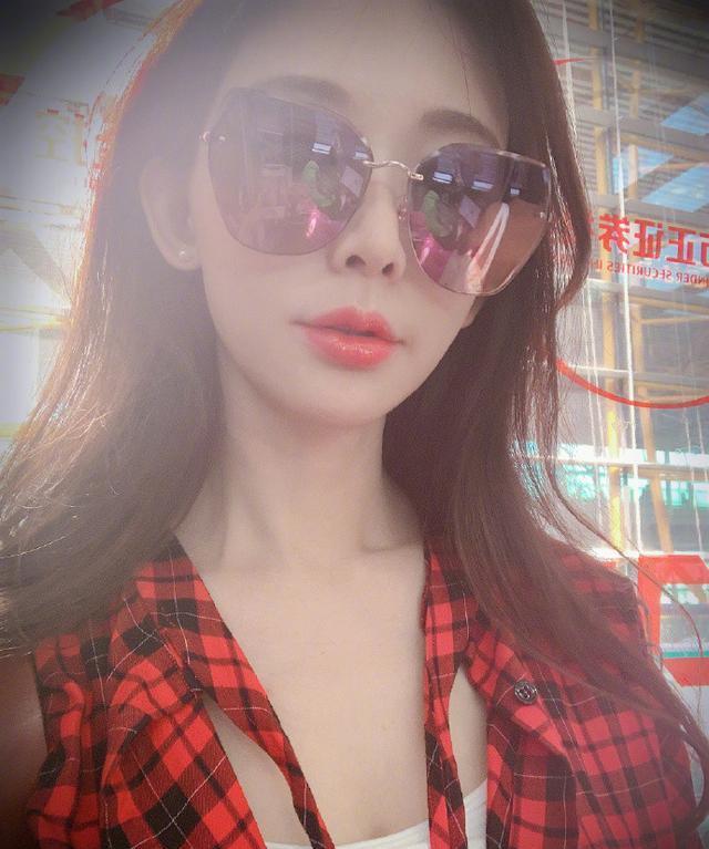 44岁林志玲晒美照下巴抢镜,网友却想要她的口