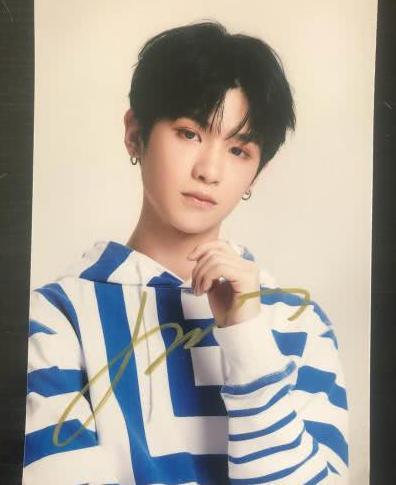 NPC的签名:陈立农的有爱,朱正廷的有艺术感,蔡徐坤的很随性