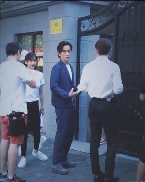 朱一龙杨颖邓伦新戏路透,龙哥毁在了发型上,邓